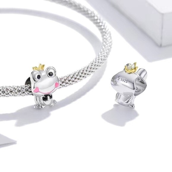 S925 Sterling Silver Gentle Frog Charm - Picture 1 of 7